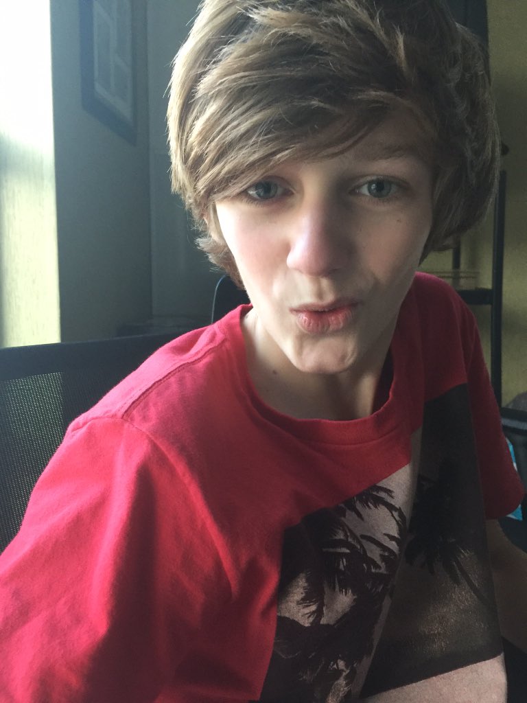 TylerDill_Fans's tweet photo. Hey👋Remember💭Matty B Raps🎶?This👶is him🙇now🍑💄 ! Feel💦 old👴🏿 yet☠?! https://t.co/KvaKA00XzQ