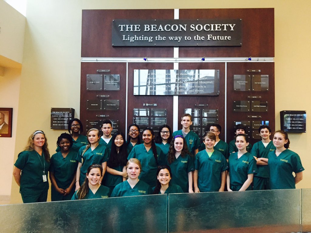 BrcmsPtsa's tweet photo. Great day with the 8th grade Pre Med class.Thank you Bethesda Hospital for a great day! A GREAT group of kids #brcms https://t.co/DaGITmGOrh