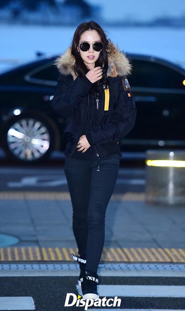 foreverjihyo's tweet photo. [160129] At Incheon Airport heading to Taiwan for #RunningMan Fan Meeting (cre dispatch,news1) #SongJihyo #송지효 #宋智孝 https://t.co/bwhns05laP