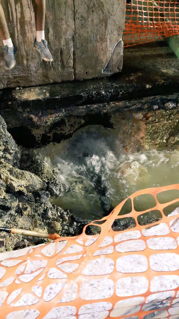 josemanuelmen19's tweet photo. @TReporta @IDAANinforma. Daño de Tuberia en el chorrillo. Se solicita reparacion. El chorrillo sin agua https://t.co/cKlxY4fwuN