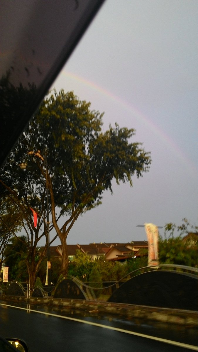 Thissvane's tweet photo. Such a beautiful sight... #ILoveRainbow #Yesterday'sStory https://t.co/vwrUDTEfXF