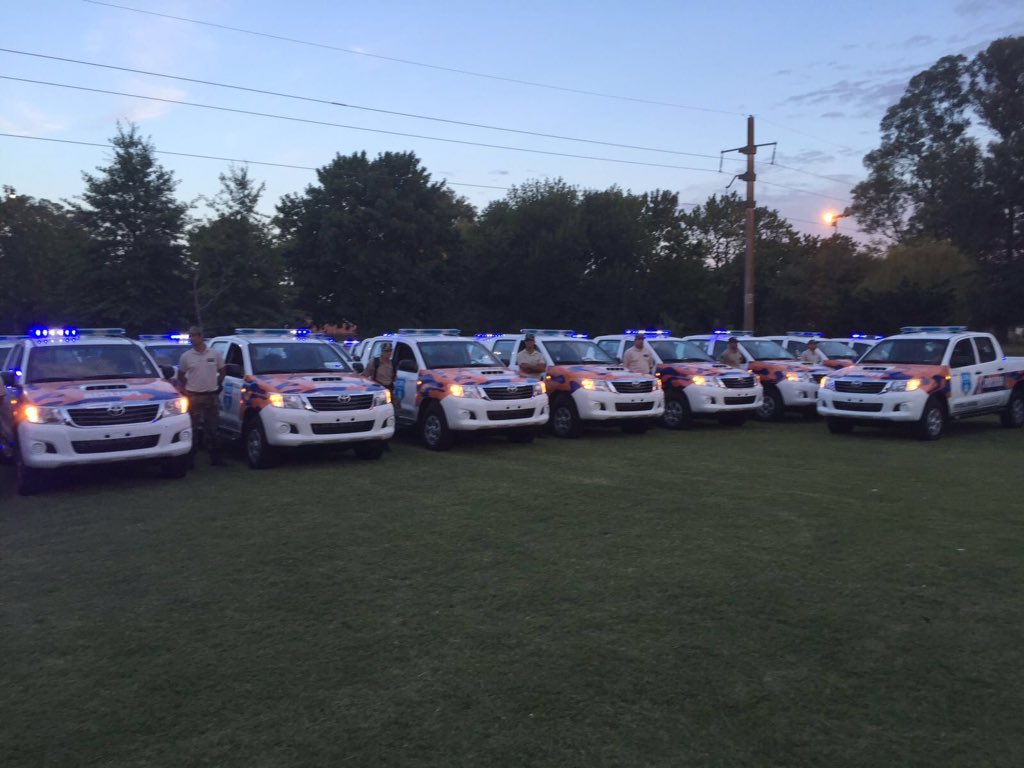 Hace un rato estuve c <a href="/cristianritondo/">Cristian Ritondo</a> y el Int de #Brandsen entregando 100 moviles para comando d prevención rural