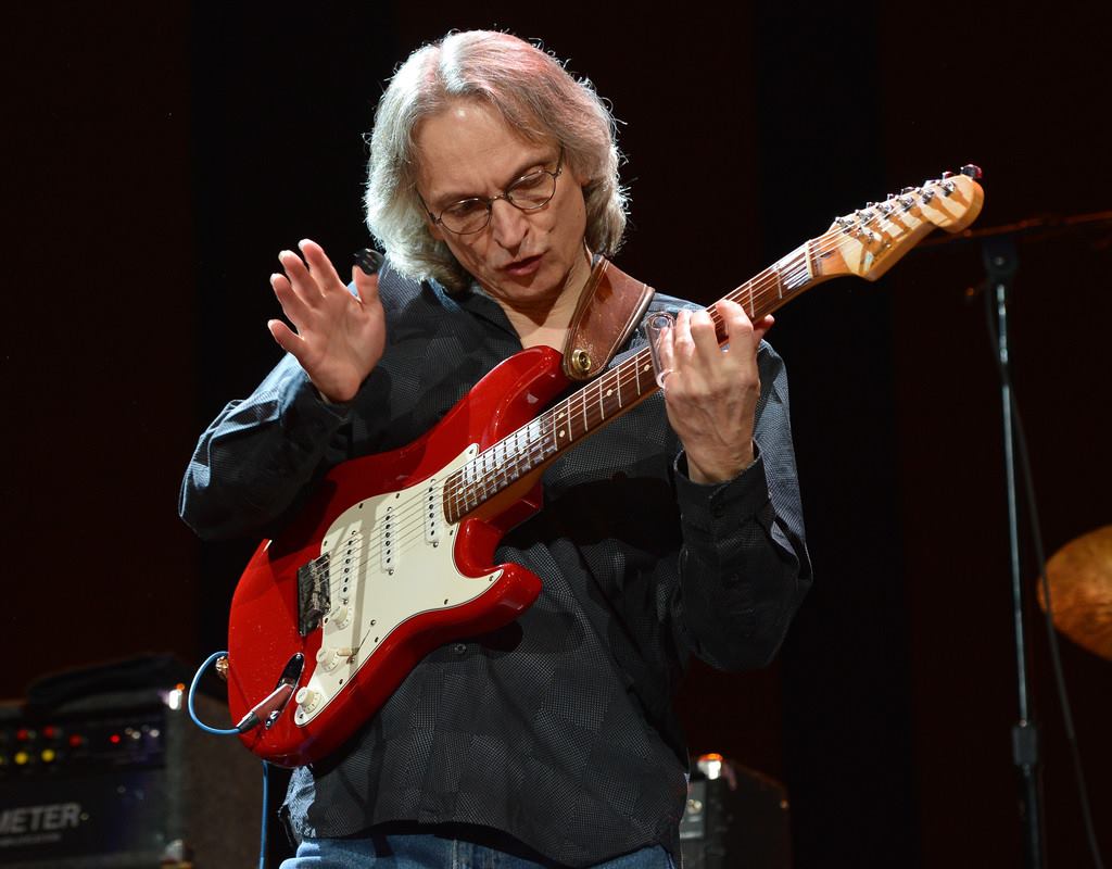 premierguitar's tweet photo. Watch this #RigRundown segment as @sonnylandreth shares his @Fender Strat mods and more: https://t.co/p2yPhWDdbG https://t.co/9zvrtHtA8N