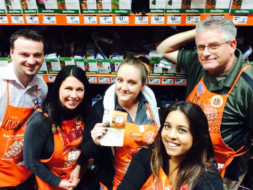 SarbGill01's tweet photo. Jessica receives a homer award for doing a fantastic job in helping with the AP event! #6669 #pacnorthproud https://t.co/Sl5mvLUtK6