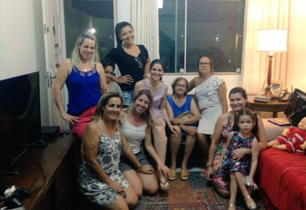 marimlessa's tweet photo. Noite linda! Célula abençoada. #issoqueéamor #FilhasdeDavi @bbmmacedo @MIR_Macae @MuniqueM12 https://t.co/guS9eZewBD