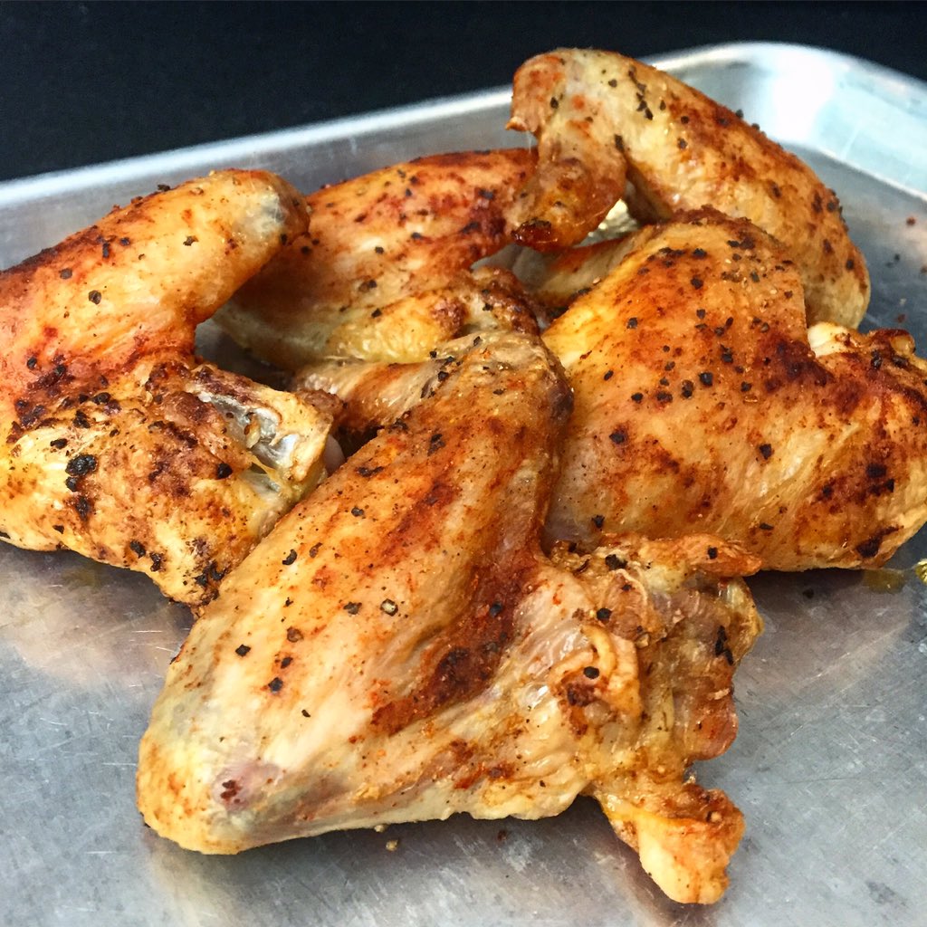girlscangrill's tweet photo. A1 gotta start the party with some wings @GrillingChats #grillingchat https://t.co/gsehELRvbL