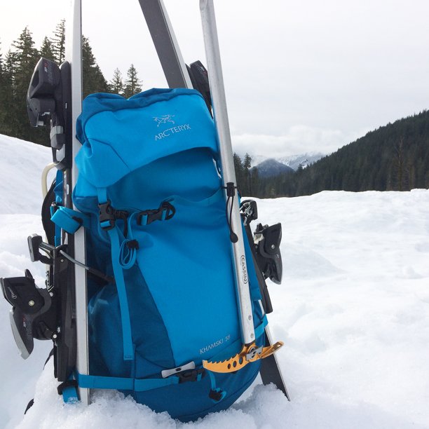 Carryology's tweet image. Always #fieldtesting with @1iopenLive and the @Arcteryx Khamski 38.