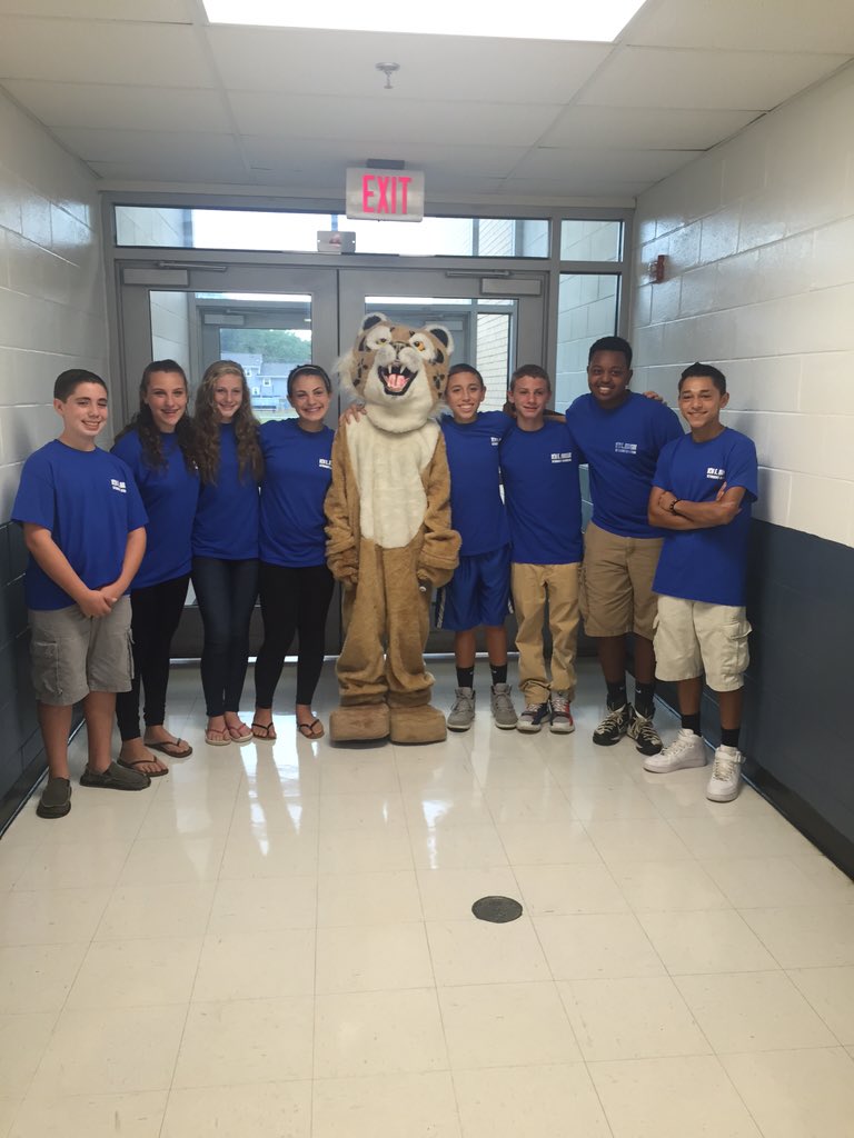 VEM_StudCo's tweet photo. Remember your Blue and White tomorrow for the Pep Rally! #spiritweek2016 https://t.co/T7VYMnA0ZP
