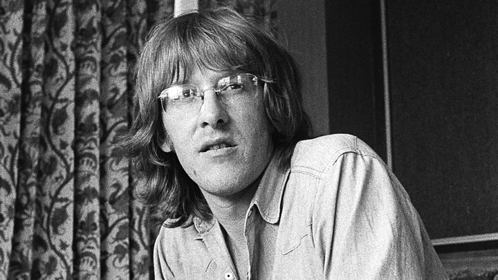 RollingStone's tweet photo. Paul Kantner, founding member and guitarist for Jefferson Airplane and Starship, has died https://t.co/TPZUsXBzcA https://t.co/4xtVWU0iSf