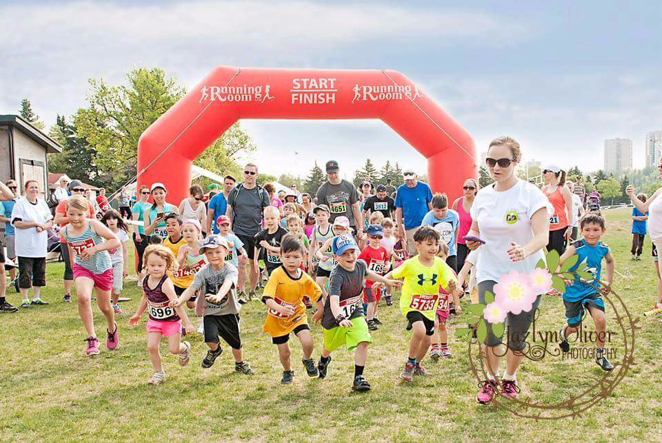 edmontonpierun's tweet photo. #tbt back to last  year's kid run! #pierun2016 #yegevents #yeg #runwalk #familyfriendly #may8th #funforallages  #run https://t.co/on0eco2Qiu