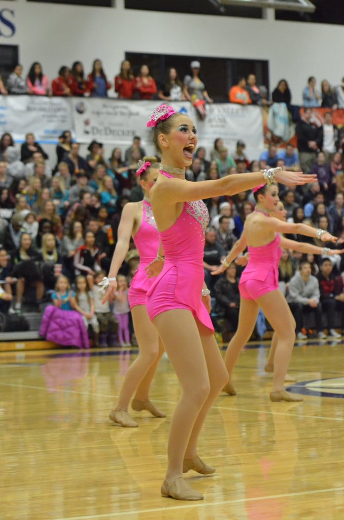 xigiff's tweet photo. #dance category. @tiffthom14 @WeAreViewmont @vykelles #vykelles https://t.co/zsey9mftiD