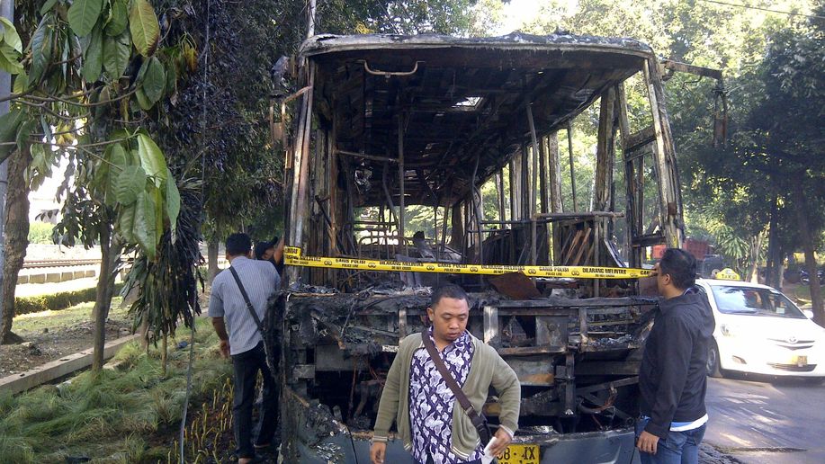 Bus TransJ Terbakar di Latuharhary, Kerusakan Sejak di Halte Imigrasi de.tk/V2h4ti
