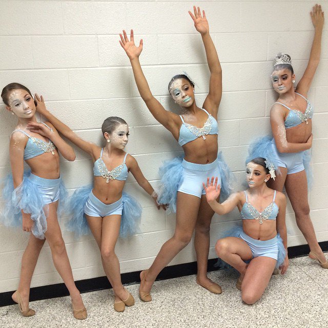 carodepresiva's tweet photo. I Nominate @DanceMoms for #KCA2016 @KCANominees #FavoriteRealityShow @NickelodeonTV @Abby_Lee_Miller #DanceMoms https://t.co/Jd520smyy9