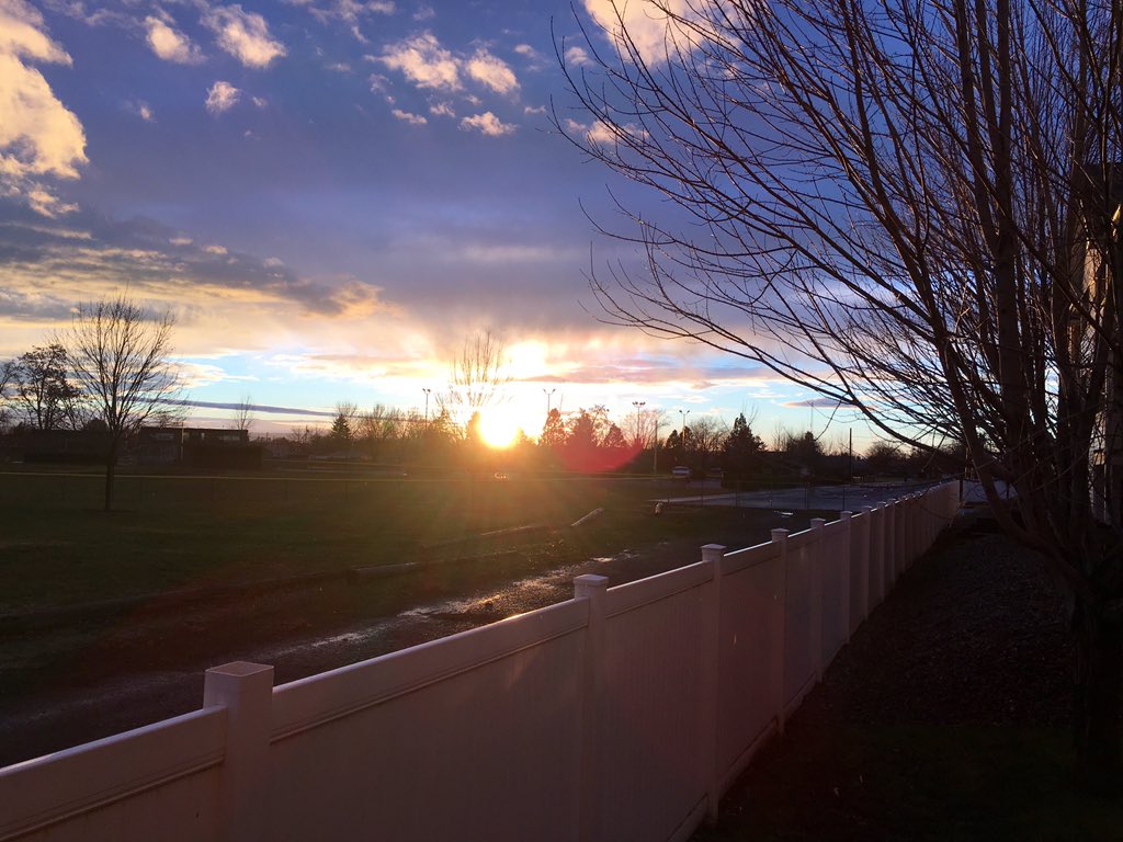 FYFProd's tweet photo. iPhone 6s 📸💥 

Walla Walla, WA sunset. 01/28/16 https://t.co/TmagQudE1L