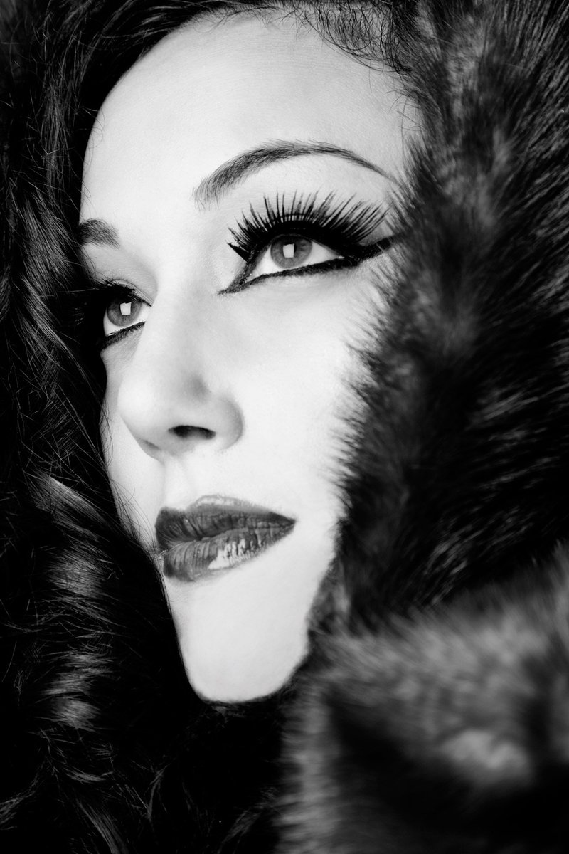 sophiadanai's tweet photo. #tbt to one of my first photoshoots with the talented &amp; lovely @leighrighton #yvr #blackandwhite #classic #throwback https://t.co/nWMvWgUmPl