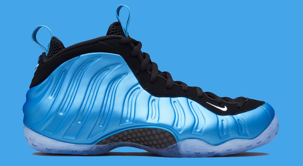 ComplexBets's tweet photo. A detailed look at the "University Blue" Nike Air Foamposite One: https://t.co/49JmUdyENi https://t.co/XYIWFBwaSB