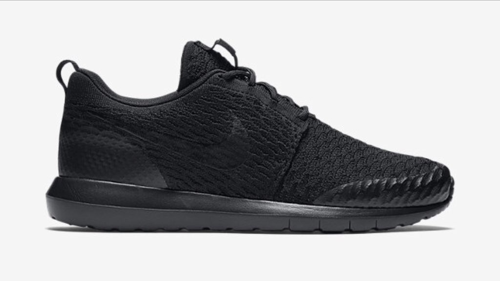 srpiine's tweet photo. @Nike how do you not make these is women's sizes 😭😭 #figureitout #nike #flyknit https://t.co/LY1X0DOMS4