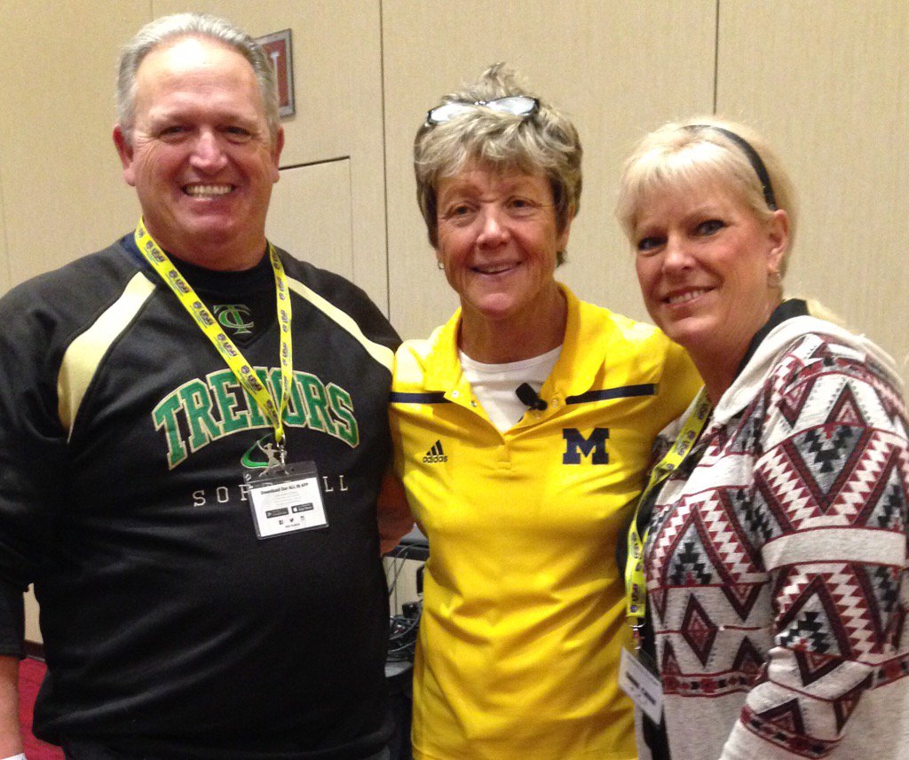 Kaceybids11's tweet photo. Two GREAT sessions from Coach Hutch! Bringing some of her ideas to our team! @BeTheBestClinic 
#TeamCulture https://t.co/cSWbKZDEIR