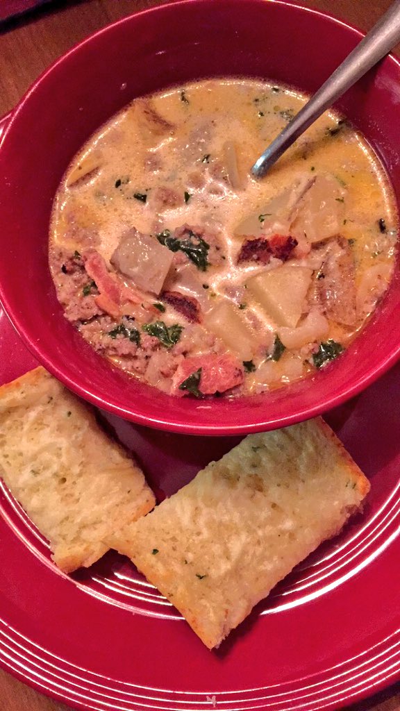 jmomma_mole's tweet photo. There are very few things that beat my Zuppa Toscana soup. 😍#ladieswhocook https://t.co/VHoz8IahZW