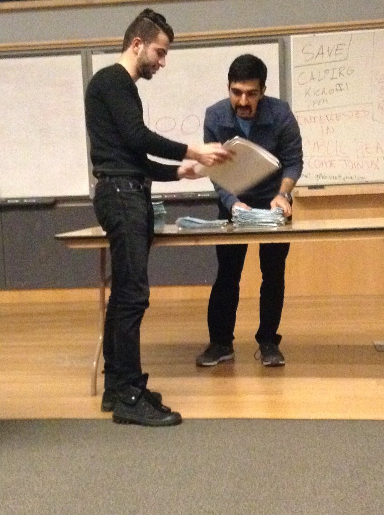 MagicteamStreet's tweet photo. THIS GUY IN MY PHILOSOPHY CLASS LOOKS JUST LIKE MARK https://t.co/0oHcdsk0Tm