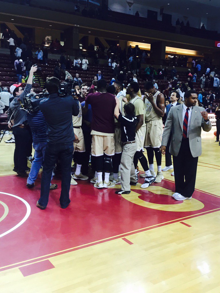 ClydetheCougar's tweet photo. Don't ever count out the Cougs! @CofCBasketball 68, Northeastern 61 #TheCollege https://t.co/Jyr57Z5bfa