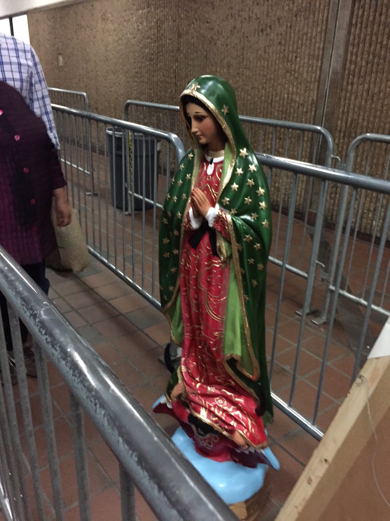 IAmMarielena's tweet photo. La Virgen in line waiting to cross the border into the U.S. #Mexico #borderwait #Tijuana #SanDiego https://t.co/lwnZB03huw