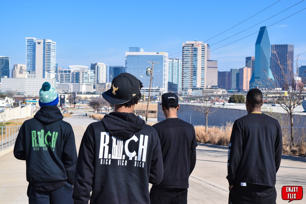 Rich3xfam's tweet photo. Stop what you doing n watch our new video "Rollin" support the movement! @Rich3xfam 
https://t.co/4tMo2uUzJF https://t.co/wwBEv3r2Uj