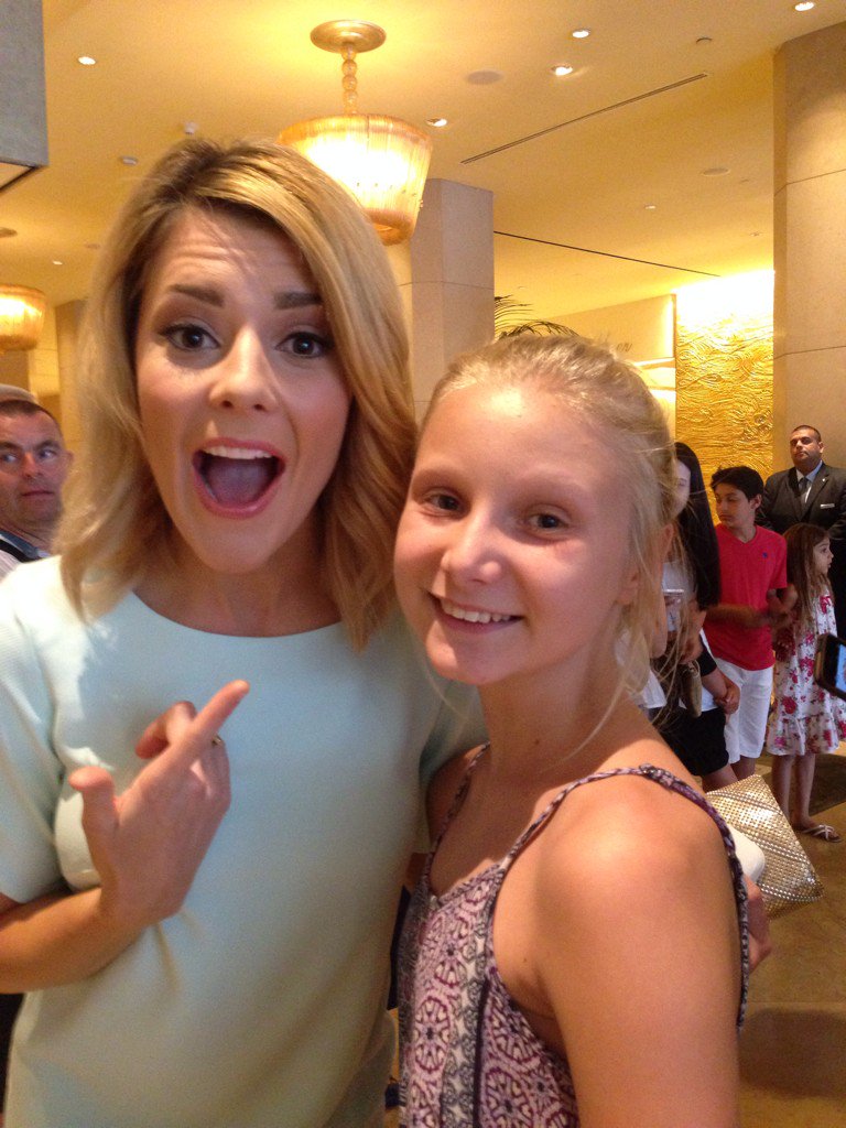 alexirob's tweet photo. Meet @gracehelbig Feb 7 at @mallofamerica at her book signing #gracesguide https://t.co/NK9Xn5kAKH