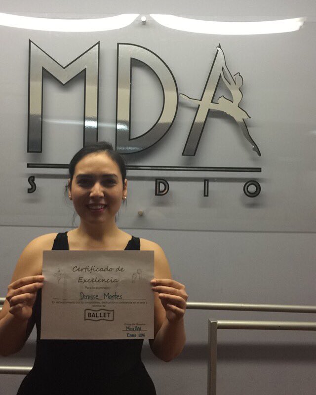 _bombatomica's tweet photo. Certificado de excelencia en técnica de ballet @MDAstudio1 👯💞 ¡Gracias Miss Ana! #MDAncer #Ballet #HardWork https://t.co/9gOTtTgQXT