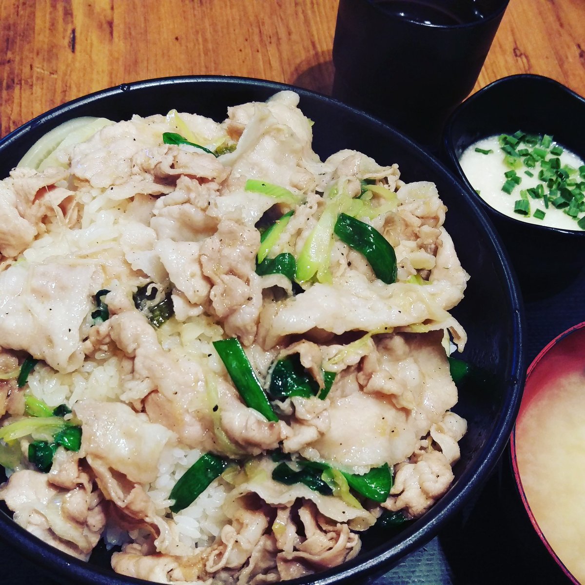メンディー 塩すた丼w肉飯増し飯増しサービス 頂きました ノーマルすた丼の肉飯増しがなくて残念だった けどめっちゃおいしかったです 伝説ノスタ丼 スタ丼 Eden 伝説のすた丼屋 T Co Movcr35qcq T Co Mmddudnl2b