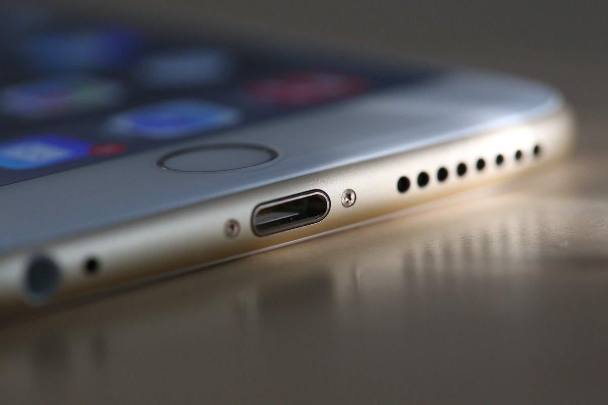 data_advice's tweet photo. Apple Is Reportedly Developing Long Distance Wireless Charging For iPads And i.. https://t.co/dEEMqC8tTg #startups https://t.co/3y7O4dQqWj