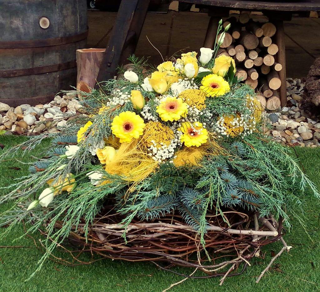 FWHladovsky's tweet photo. Blumen trösten
#floristikwerkstatt #hladovsky #ebreichsdorf #kreativ #individuell #naturnah #floristik #dekoration https://t.co/XHV0ozPlPF