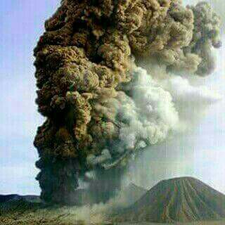 izogil's tweet photo. Bromo masi belum sehat https://t.co/sxu8GWAxEF