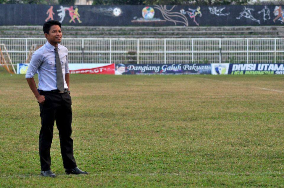Selamat sore, ada senyum istimewa dari coach Persipo u-17. Coach Muntasirin!⚽