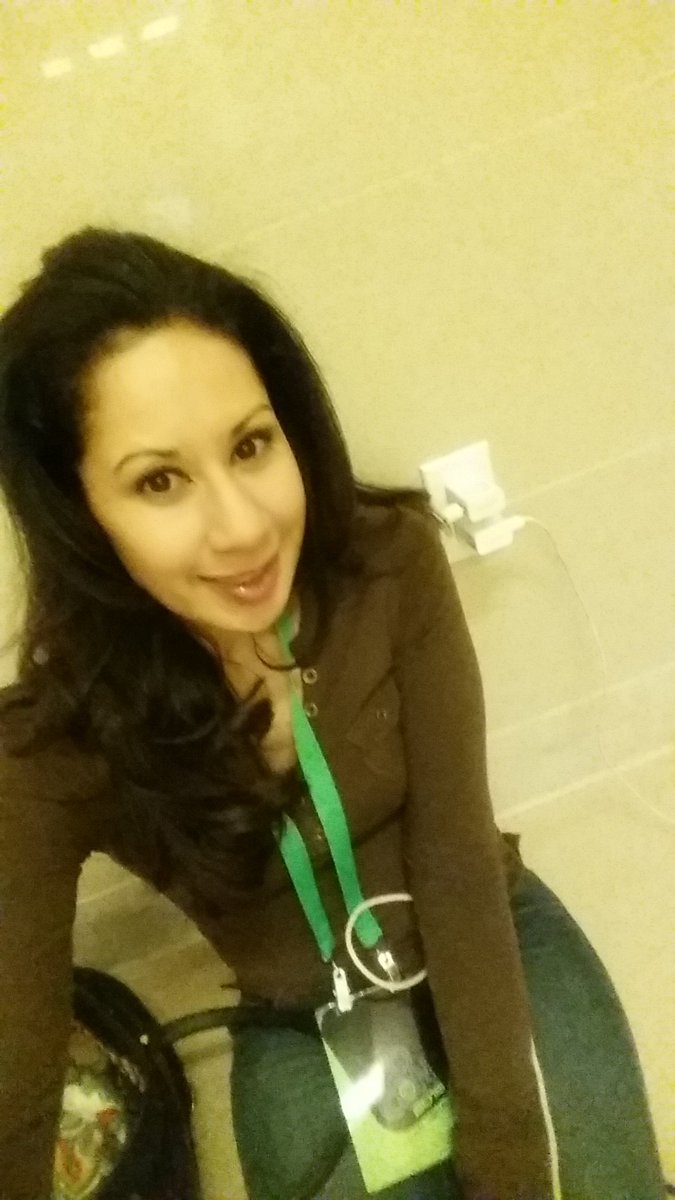 LuellaChavez's tweet image. When ur supposed 2 be in holding, but you need an outlet 2 charge ur phone. #actorslife #needtocharge #Bourne5 #gig