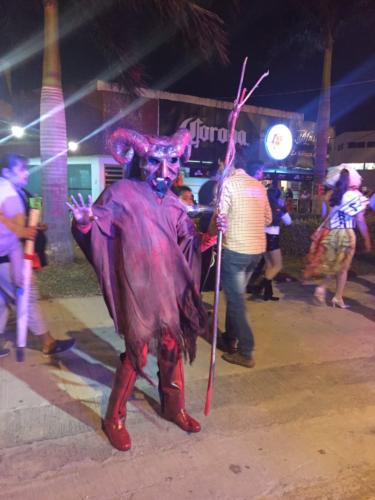 carnavalcampe's tweet photo. #FuneralMalHumor #CarnavalCampeche2016 https://t.co/P3SsbtmDf8