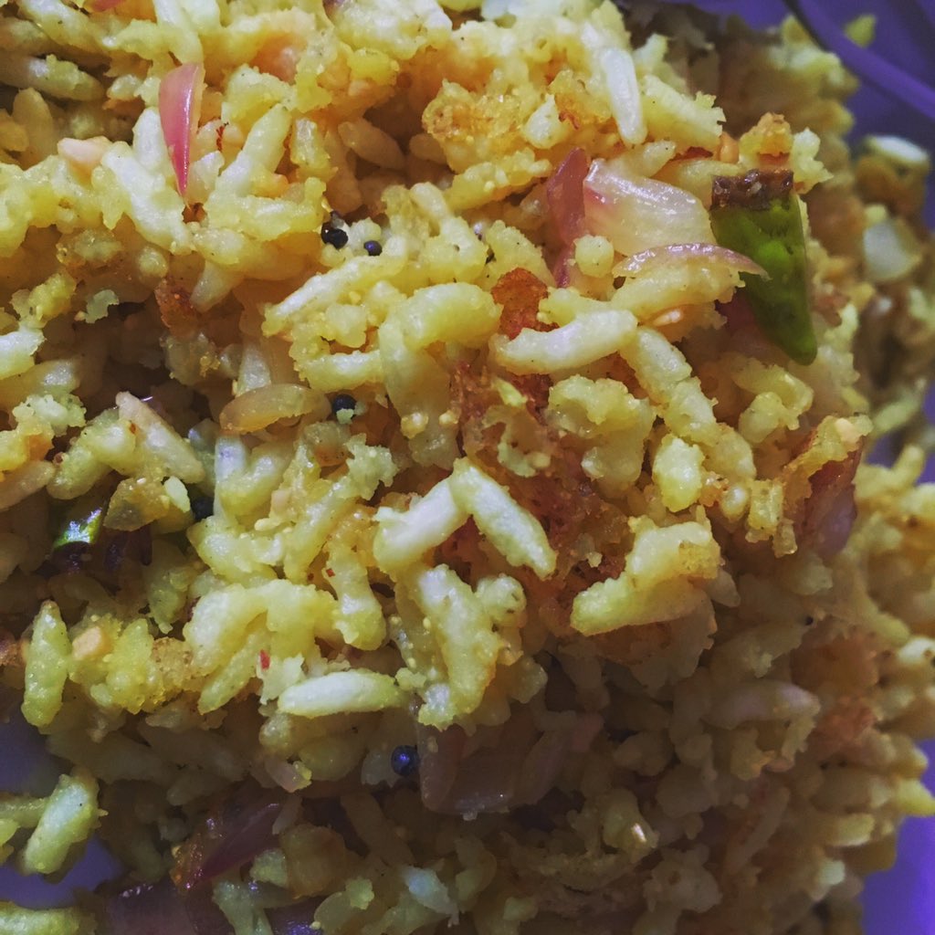 meghanapetkar's tweet photo. Soosla - Made with Kurmura (puffed rice) similar to poha with roasted groundnut powder Light n healthy gr8 brfst 😊 https://t.co/Qipe0cy6dy