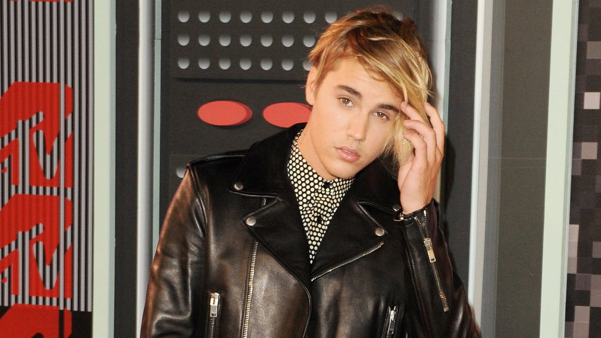 I gaze at <a href="/justinbieber/">Justin Bieber</a>'s new Calvin Klein ads before bed every night: on.mtv.com/1KIoX8q