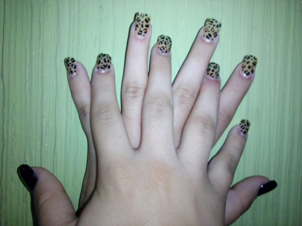 MercyCastillo_'s tweet image. Encantada de mis uñas 💅 💁😍