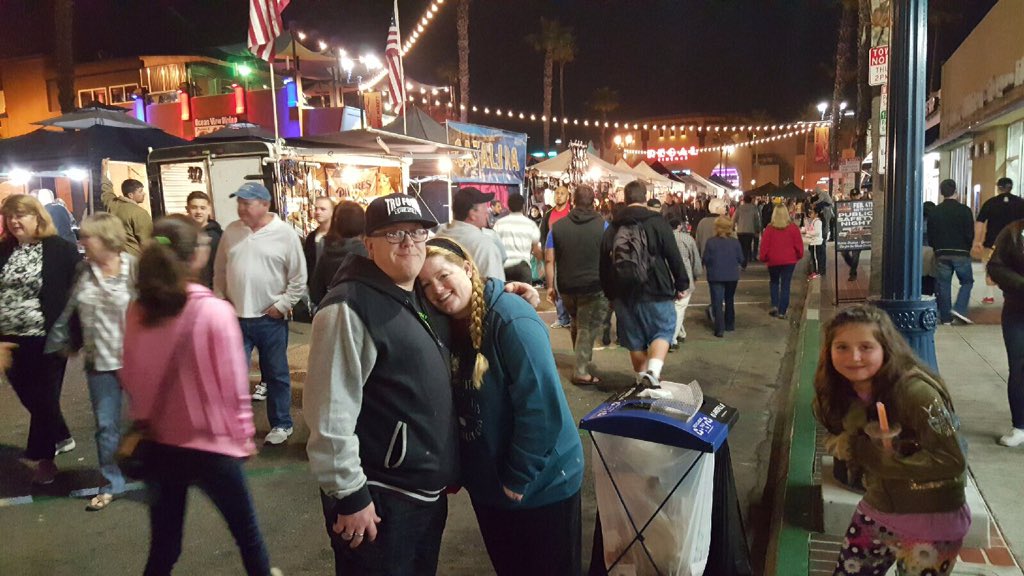 BillyJacksMagic's tweet image. Enjoying the weekly Oceanside street fair with @GEFights!