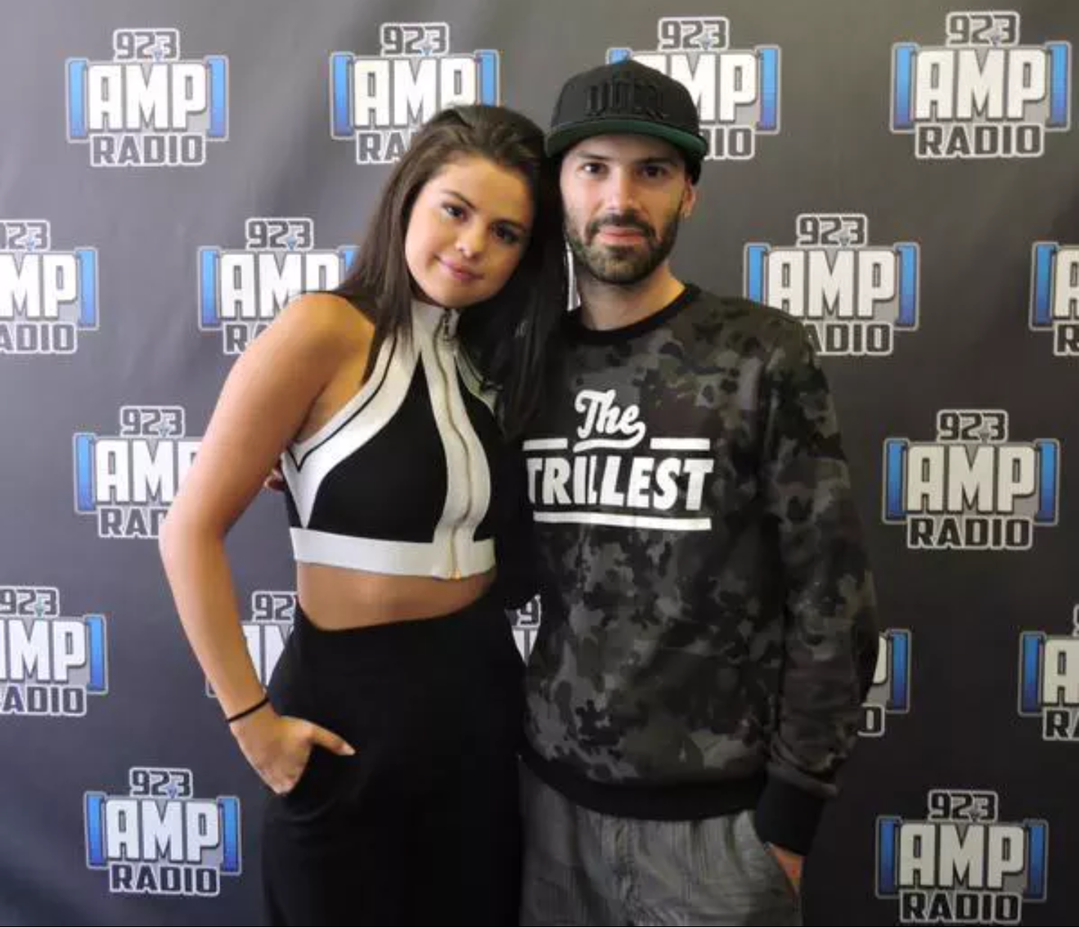 923amp's tweet photo. Hey #Selenators, #NowPlaying #HandToMyself by @selenagomez ! #NewMusic https://t.co/z7bNnueKYt
~ @ItsOmarTorres https://t.co/KRJZBONWcY