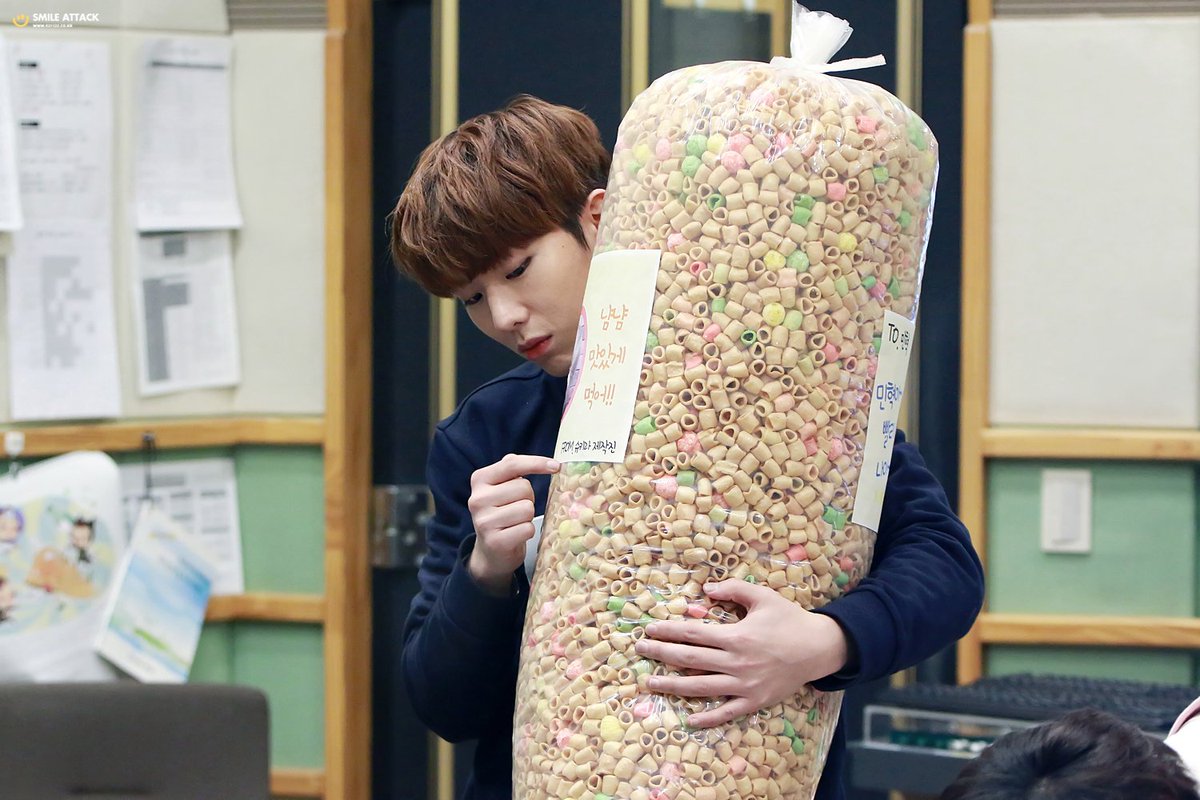 멤버에게 뻥튀기 배달하는 몬스타엑스(feat.극세사다리) | 인스티즈