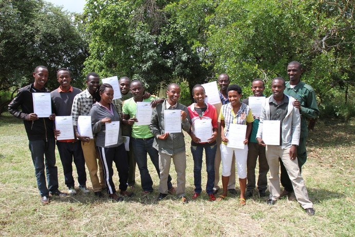 AkageraPark's tweet photo. 10 Community Freelance Guides recruited &amp; trained for 3m by @FGASA_ guide in basic field guiding #Highlights2015 https://t.co/arcx86lcLZ