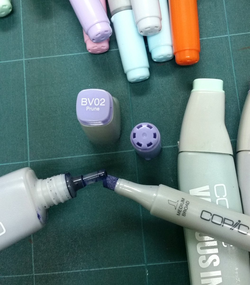ちゃだるみオンラインcopicレッスン 準備中 明日 明後日で使う コピック のバリオスインク補充 0番 カラーレスブレンダー でキャップまわりの掃除してまーす インク補充やお掃除の方法はお気軽にお問い合わせくださいね お待ちしておりまーす