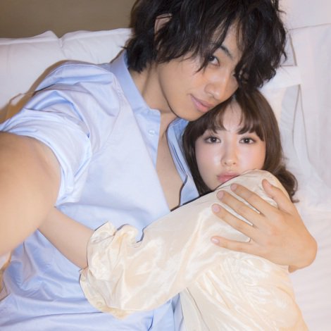 こじはる＆斎藤工、セクシー特写に挑戦　テーマは「ホテルで密会」（写真 全3枚） #小嶋陽菜 #斎藤工 #AKB48 <a href="/kojiharunyan/">小嶋 陽菜</a> #こじはる #芸能 #ニュース oricon.co.jp/news/2066086/f…