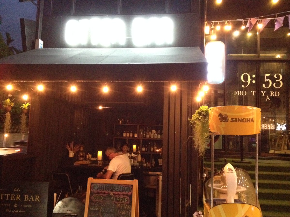 thedrunkshui's tweet image. The Weekend Ascends: The regenerating power of microbars. drunkshui.com/bangkok-bars-d… #microbars #beer #reboot