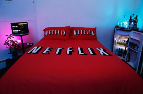 mkdirecto's tweet photo. Ya es posible disfrutar de una estancia en la "habitación Netflix" https://t.co/52L9aKRbGu https://t.co/5uNJvxk45O