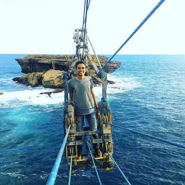 enciktravel's tweet photo. Pantai Timang, Gunung Kidul, Yogyakarta, Indonesia. 😍 Nak pergi seberang kena naik gondola. Best ni! Ada bran? 😉😏 https://t.co/xfpinAjp9g