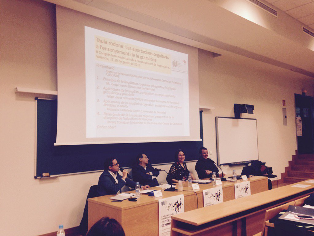pgvidal's tweet photo. #congram2016 "no es pot ser professor de llengua sense ser ecléctic". Alejandro Castanyeda https://t.co/H3RNOMXe6v