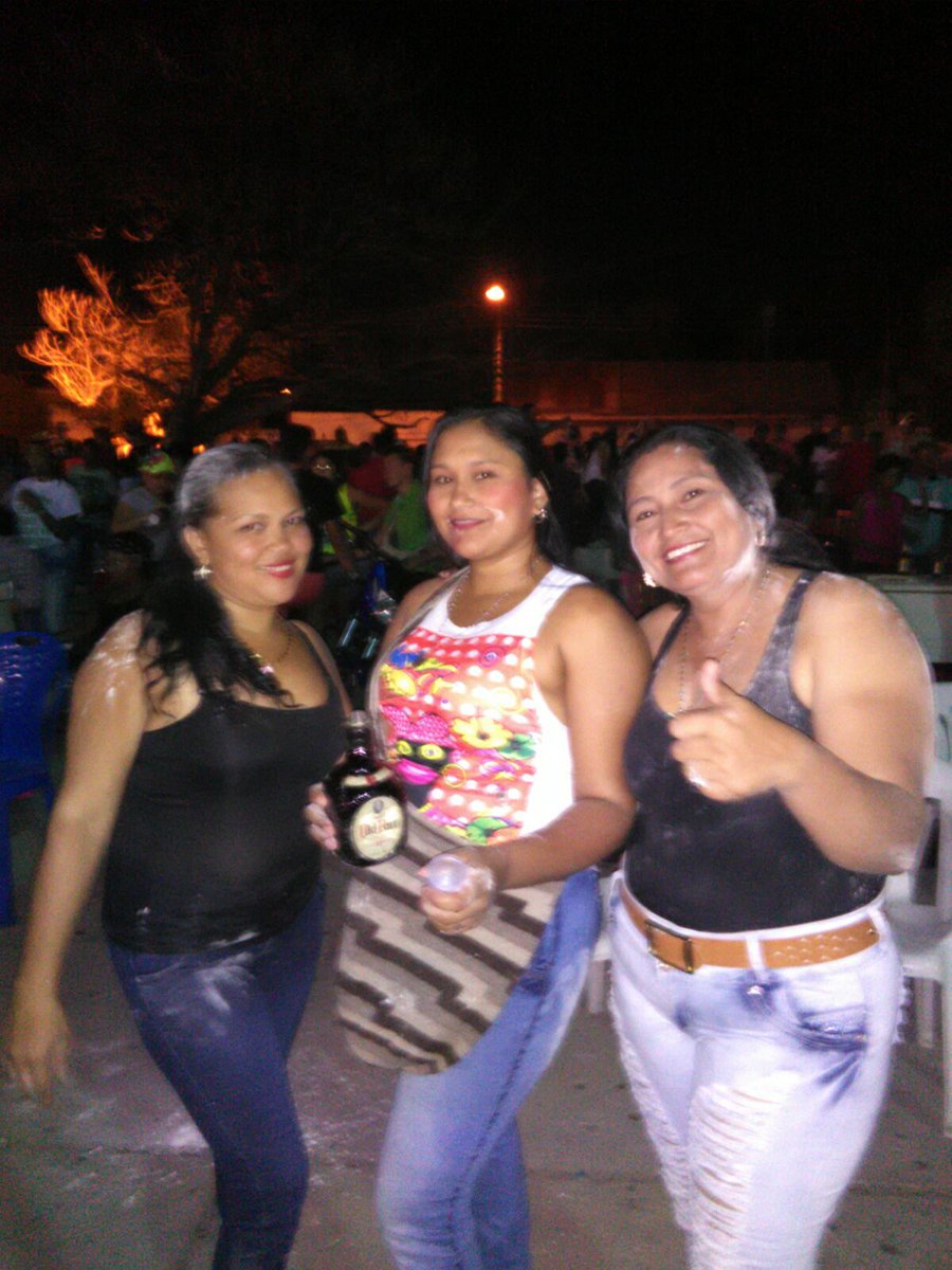 marcegelon's tweet photo. Quien lo vive es quien lo goza jjjj https://t.co/JdiBkT6cky